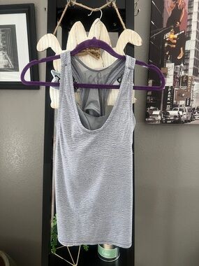 Like New Lululemon Gray Tank Top With Built in Sports Bra Women’s size 6